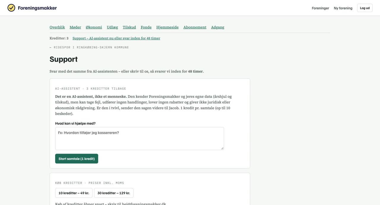 Supportsiden med AI-assistenten, feltet Hvad kan vi hjælpe med? og knapperne til kreditter